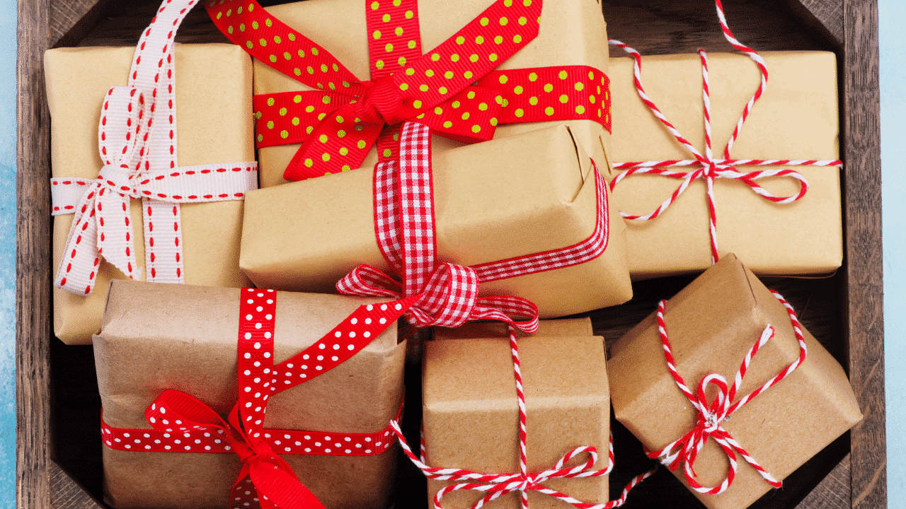 30+ Gift Ideas for Expat Friends & Family Overseas or Moving Abroad -  Migrating Miss